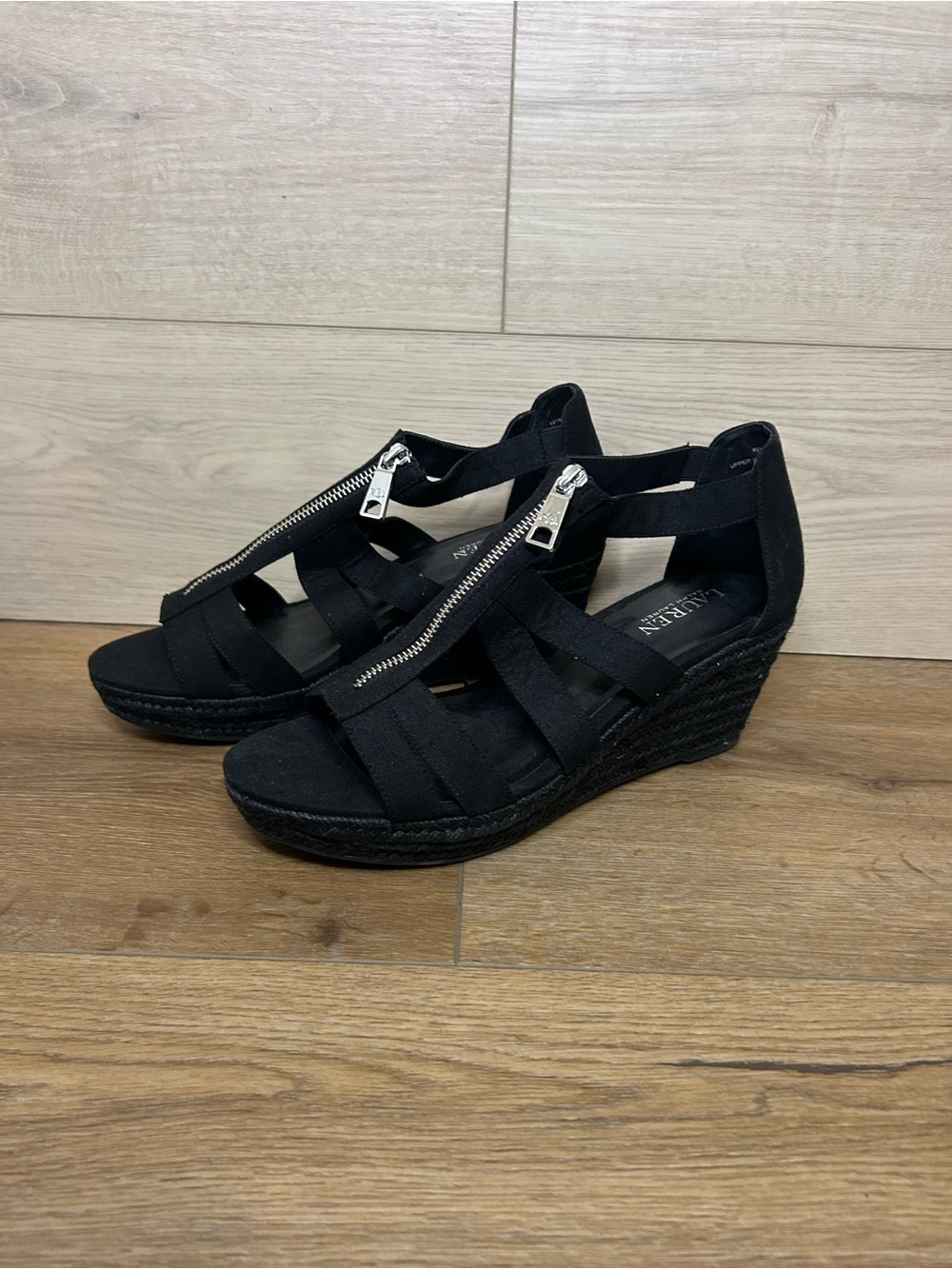 LAUREN by Ralph Lauren Kelcie Wedge Sandals 11 B

Thank you for looking!   S-p27